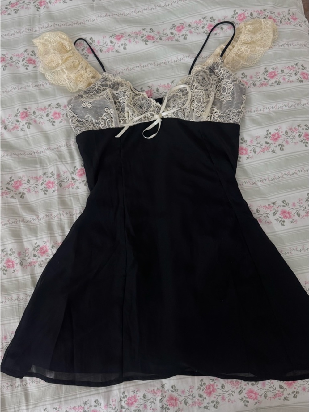 Windsor Black Chemise with Cream Lace Bodice and Bow